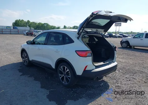 2021 Ford Escape Se z USA, uszkodzony, nr VIN 1FMCU0G6XMUB32625